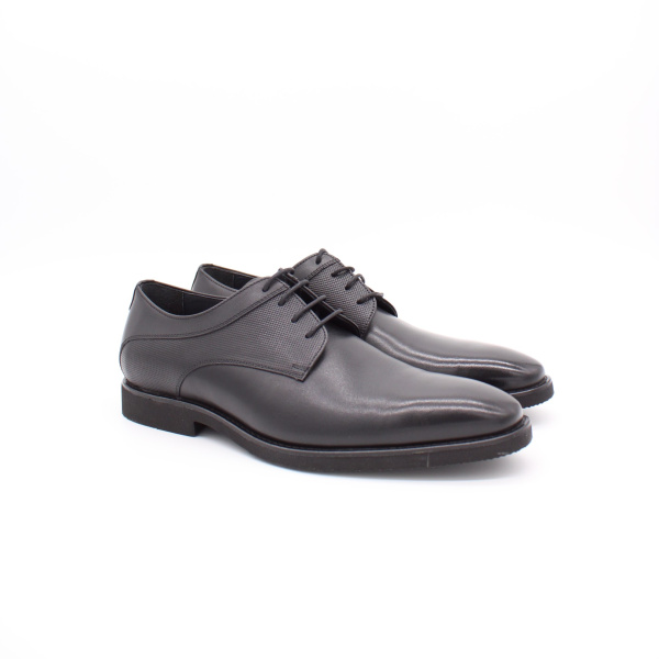 Классические черные туфли CLAYS